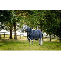 Horseware Rambo 1680D Turnout Plus 100g deken Marine / onweer / zilvergrijs Marineblauw Horseware Rambo 1680D Turnout Plus 100g deken Marine / onweer / zilvergrijs Marineblauw