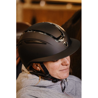 Equithème Agris helm met brede klep Zilverzwart Equithème Agris helm met brede klep Zilverzwart