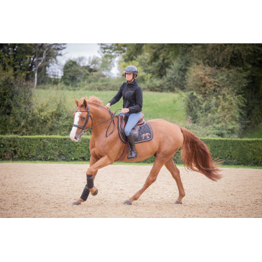 Pénélope matte helm met lange klep Pénélope matte helm met lange klep