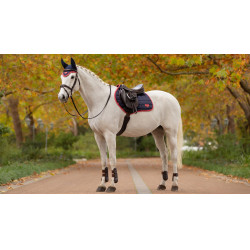 LeMieux Loire Classic Close Contact Square zadeldek Marine / cranberry Marineblauw LeMieux Loire Classic Close Contact Square zadeldek Marine / cranberry Marineblauw
