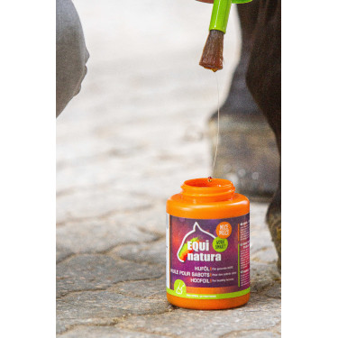 Hoefolie Equinatura met kwast 450 mL Hoefolie Equinatura met kwast 450 mL
