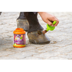 Hoefolie Equinatura met kwast 450 mL Hoefolie Equinatura met kwast 450 mL