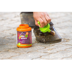 Hoefolie Equinatura met kwast 450 mL Hoefolie Equinatura met kwast 450 mL