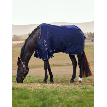 Deken Weatherbeeta ComFiTec Prelim Turnout 220 g Gebreide marineblauwe plaid met reliëf Deken Weatherbeeta ComFiTec Prelim Turnout 220 g Gebreide marineblauwe plaid met reliëf