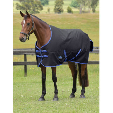 Deken Weatherbeeta ComFiTec Tyro Turnout 220 g Zwart / kobaltblauw Deken Weatherbeeta ComFiTec Tyro Turnout 220 g Zwart / kobaltblauw