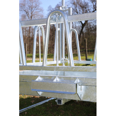 Vierkant hooiruif met dak Hobby Kerbl verzinkt 1,5 x 1,5 m 8 paarden Vierkant hooiruif met dak Hobby Kerbl verzinkt 1,5 x 1,5 m 8 paarden