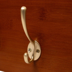 Singel- en jassenhanger 10 haken Grooming Deluxe van Kentucky Hout Beige