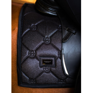 Dressuurzadeldek Equestrian Stockholm Helemaal zwart glanzend Dressuurzadeldek Equestrian Stockholm Helemaal zwart glanzend