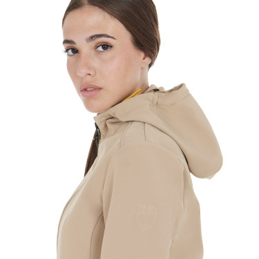 Aangesloten softshell damesjas met verborgen zakken Equestro Beige