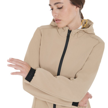Aangesloten softshell damesjas met verborgen zakken Equestro Beige