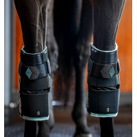 Horseware Ice-Vibe kniebeschermers Zwart / aqua Horseware Ice-Vibe kniebeschermers Zwart / aqua