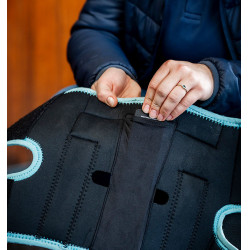 Horseware Ice-Vibe kniebeschermers Zwart / aqua Horseware Ice-Vibe kniebeschermers Zwart / aqua