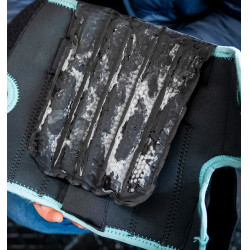 Horseware Ice-Vibe kniebeschermers Zwart / aqua Horseware Ice-Vibe kniebeschermers Zwart / aqua