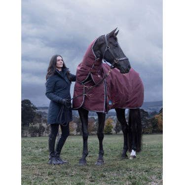 ComFiTec Essential Turnout Weatherbeeta 220g deken met afneembare hals Bordeaux / marineblauw