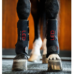 Horseware therapeutische peesbeschermers met rood LED-licht Zwart / zwart