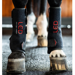 Horseware therapeutische peesbeschermers met rood LED-licht Zwart / zwart