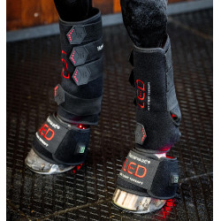 Horseware therapeutische peesbeschermers met rood LED-licht Zwart / zwart