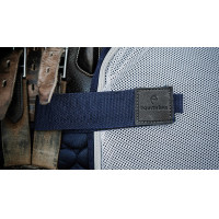 Vierkante Equithème Flycool-zadeldek voor de achterhand Marine / wit Blauw Vierkante Equithème Flycool-zadeldek voor de achterhand Marine / wit Blauw