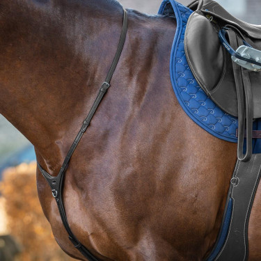 Yoke New English Collection door Dy'on Zwart