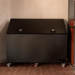 Aluminium voerbox Grooming Deluxe by Kentucky met wielen Zwart Aluminium voerbox Grooming Deluxe by Kentucky met wielen Zwart