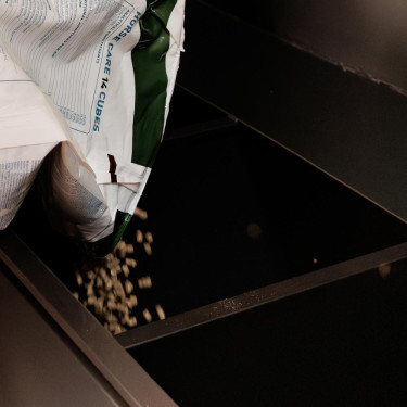 Aluminium voerbox Grooming Deluxe by Kentucky met wielen Zwart Aluminium voerbox Grooming Deluxe by Kentucky met wielen Zwart