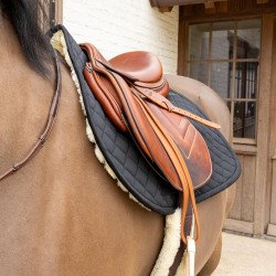 Kentucky Skin Friendly Diamond springzadelpad van schapenvacht Zwart