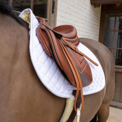 Kentucky Skin Friendly Diamond springzadelpad van schapenvacht Wit Kentucky Skin Friendly Diamond springzadelpad van schapenvacht Wit