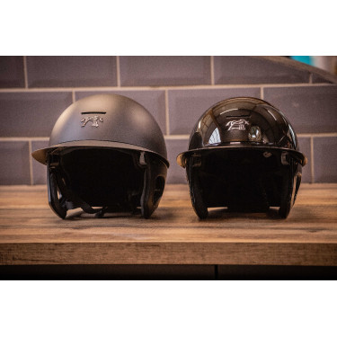 Pénélope matte helm met lange klep Glanzend zwart Pénélope matte helm met lange klep Glanzend zwart