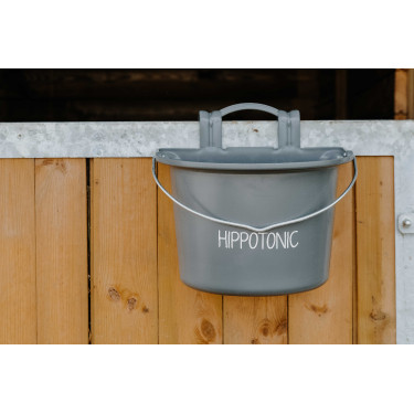Hippotonic voederbak met haken en handvat Donkergrijs Hippotonic voederbak met haken en handvat Donkergrijs