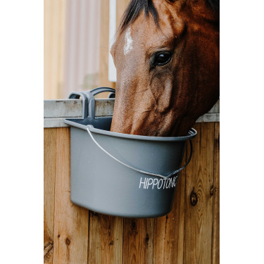 Hippotonic voederbak met haken en handvat Donkergrijs Hippotonic voederbak met haken en handvat Donkergrijs