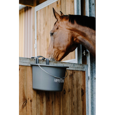 Hippotonic voederbak met haken en handvat Donkergrijs Hippotonic voederbak met haken en handvat Donkergrijs