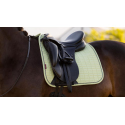 LeMieux Suede Dressage Square Reflective Badge Groen LeMieux Suede Dressage Square Reflective Badge Groen