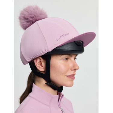 LeMieux Klassieke muts met afneembare pompon Fondant Roze LeMieux Klassieke muts met afneembare pompon Fondant Roze