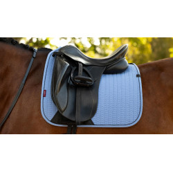 LeMieux Essence Square dressuurzadeldek Poederblauw
