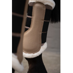 HKM Comfort Premium Mesh beenbeschermers met bont Taupe Bruin HKM Comfort Premium Mesh beenbeschermers met bont Taupe Bruin
