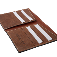 Antares paspoorthouder van moutkleurig leer