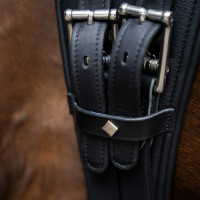 Anatomische dressuursingel Imperial Riding met rolgespen Zwart