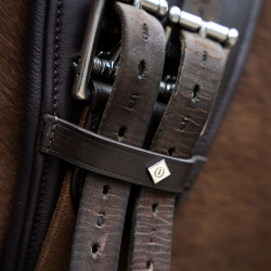 Anatomische dressuursingel Imperial Riding met rolgespen Donkerbruin