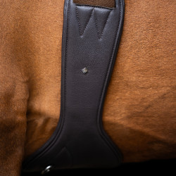 Imperial Riding anatomische springsingel met rolgespen Donkerbruin Imperial Riding anatomische springsingel met rolgespen Donkerbruin