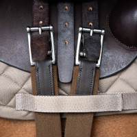 Imperial Riding anatomische springsingel met rolgespen Donkerbruin Imperial Riding anatomische springsingel met rolgespen Donkerbruin