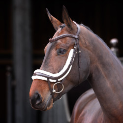 Franse gebogen neusriem met fleece Shires Velociti Rapida Bruin