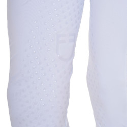 Meisjeslegging met geperforeerde decoraties