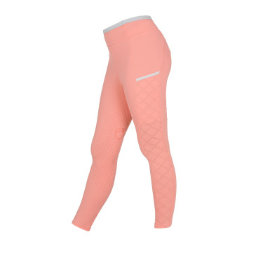 Meisjeslegging met geperforeerde decoraties