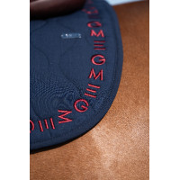 Essentiel Springzadelonderlegger GEM Equitation Marineblauw / bordeaux logo Essentiel Springzadelonderlegger GEM Equitation Marineblauw / bordeaux logo