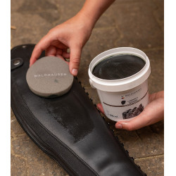 Waldhausen zwarte ledervet 500 ml Zwart