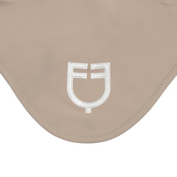 Oorennetje van technische stof met contrasterend Equestro-logo Oorennetje van technische stof met contrasterend Equestro-logo