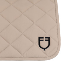 Dressuurzadeldek met ruitstiksel en geborduurd Equestro-logo