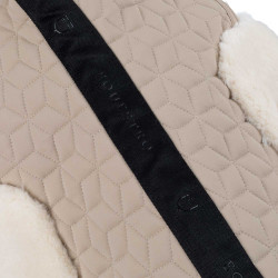 Compensator van technische stof en lamswol met kubusquilt Equestro Kasseisten / antiek wit Compensator van technische stof en lamswol met kubusquilt Equestro Kasseisten / antiek wit