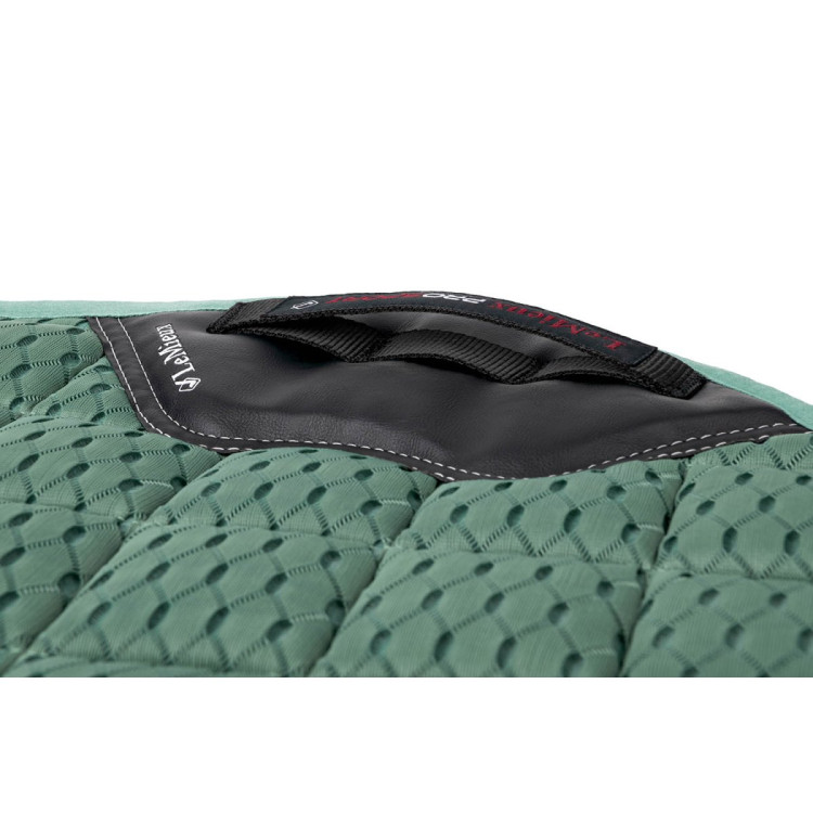 LeMieux Carbon Mesh Close Contact Vierkant Zadeldekje LeMieux Carbon Mesh Close Contact Vierkant Zadeldekje