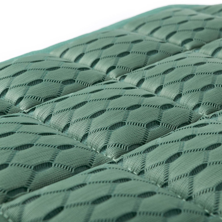 LeMieux Carbon Mesh Close Contact Vierkant Zadeldekje LeMieux Carbon Mesh Close Contact Vierkant Zadeldekje